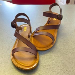 Brand new never worn super cute sandals